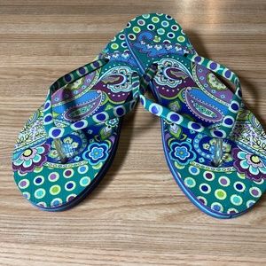 Vera Bradley Flip Flops in Heather Pattern - size Large (size 9-10)
